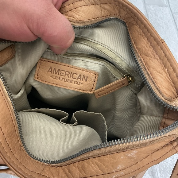 Elegant Tan Leather Shoulder Bag - Picture 9 of 10